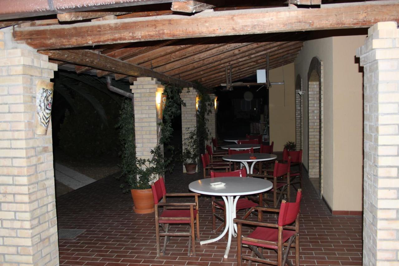 Maison d'hôtes Country-House Pecora Nera à Mosciano SantʼAngelo Extérieur photo